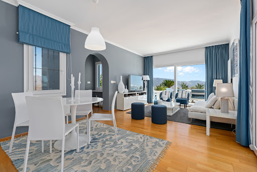 Appartement avec terrasse et piscine 3