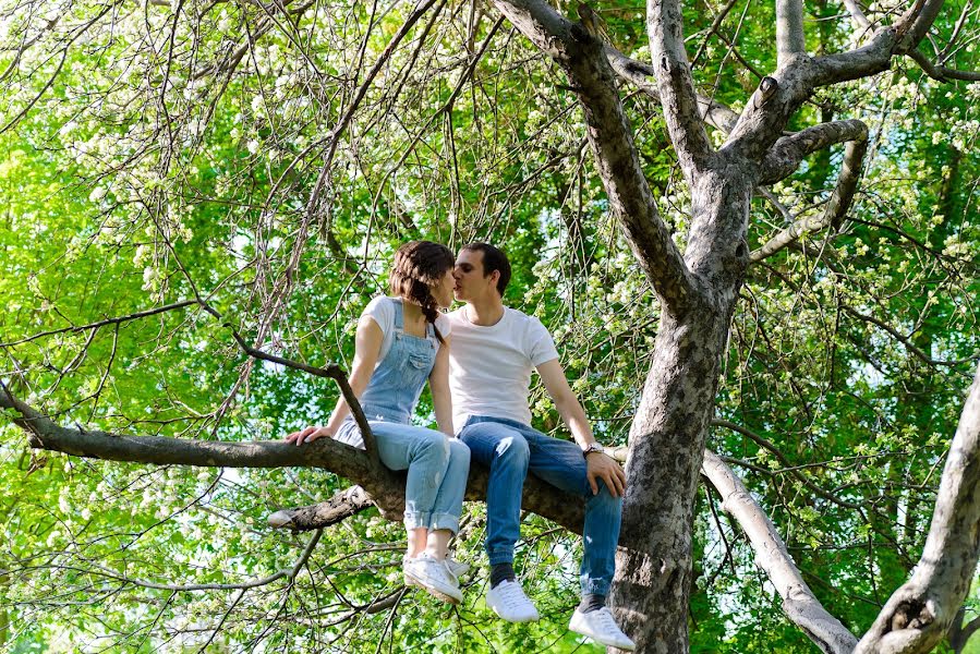 Fotógrafo de casamento Yuriy Syromyatnikov (yurilipphoto). Foto de 16 de maio 2016