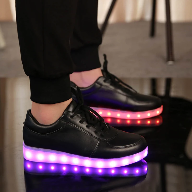 Zapatos Luminosos Coloridos para Amantes Zapatillas Casuales con Carga USB Iluminación Vibrante y Estilo Moderno Perfecto para Parejas y Ocasiones Especiales