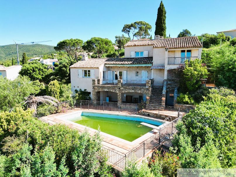 Vente villa 6 pièces 180 m² à Cavalaire-sur-Mer (83240), 1 355 000 €