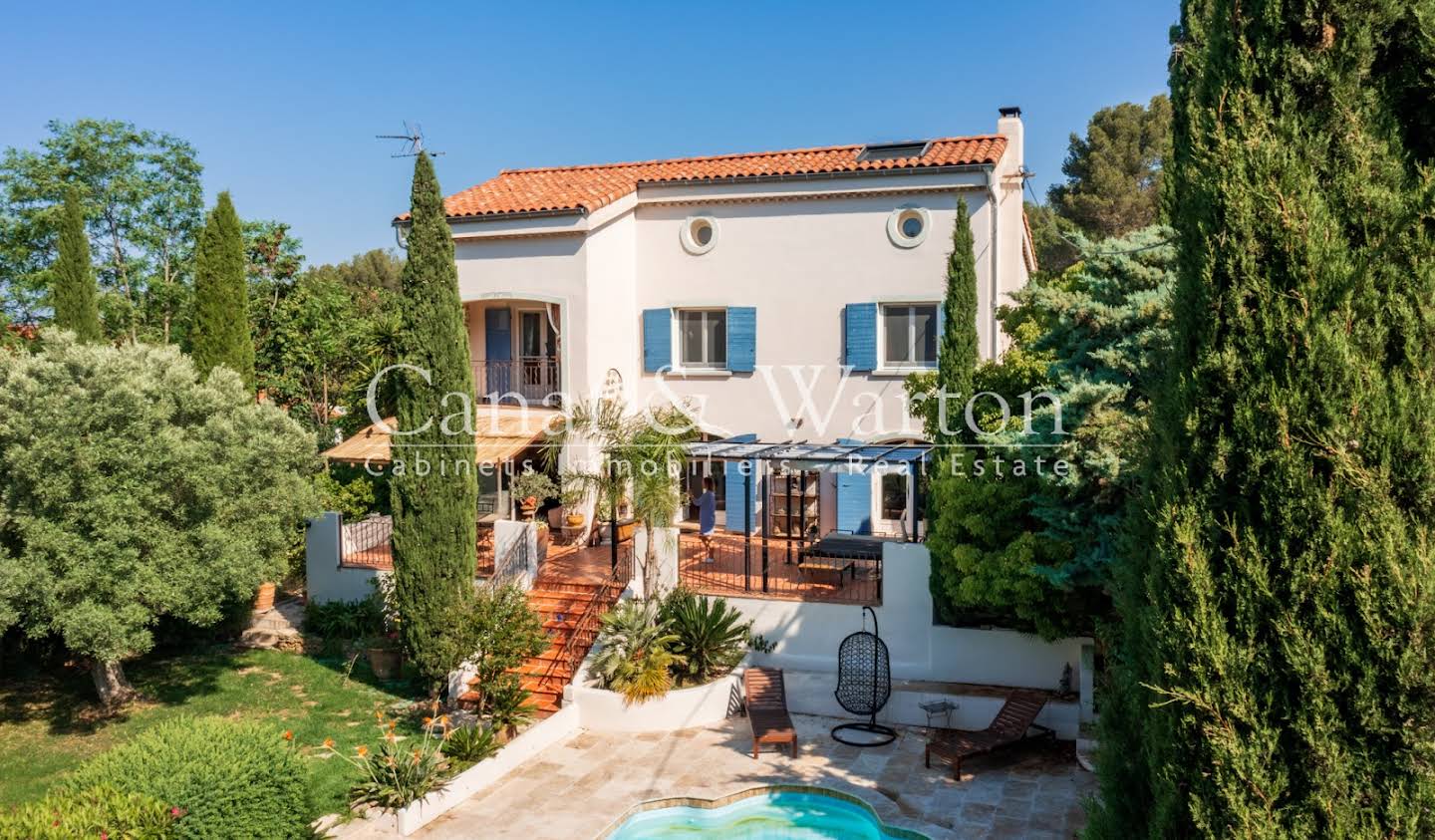 Villa with pool and terrace Le Pradet