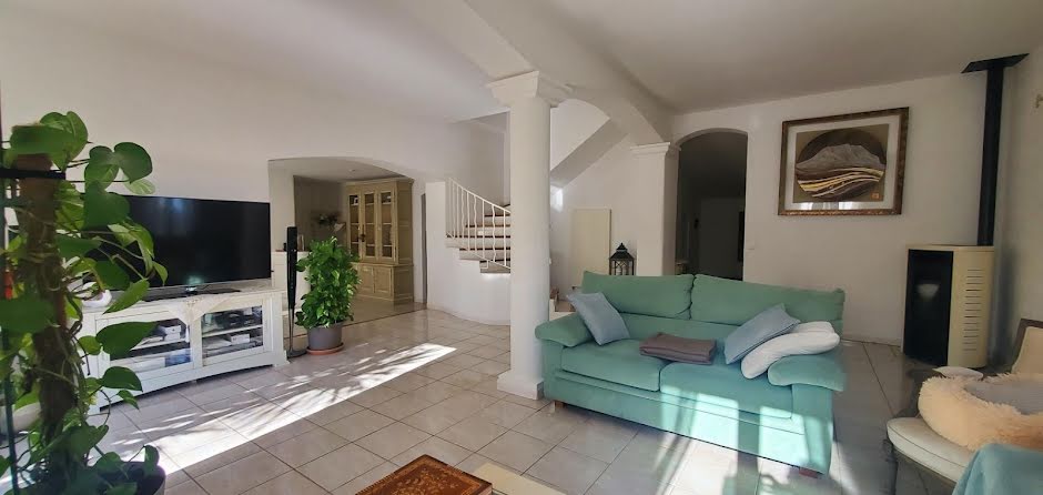 Vente villa 5 pièces 221 m² à Saint-Maximin-la-Sainte-Baume (83470), 890 000 €