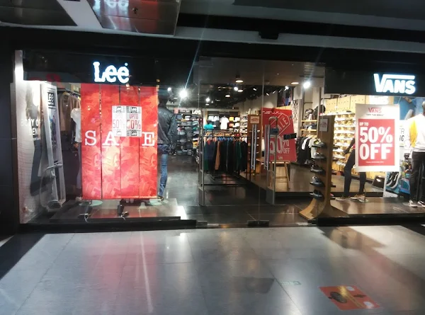 Lee & Vans Store photo 