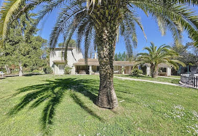 Villa avec piscine et terrasse 5