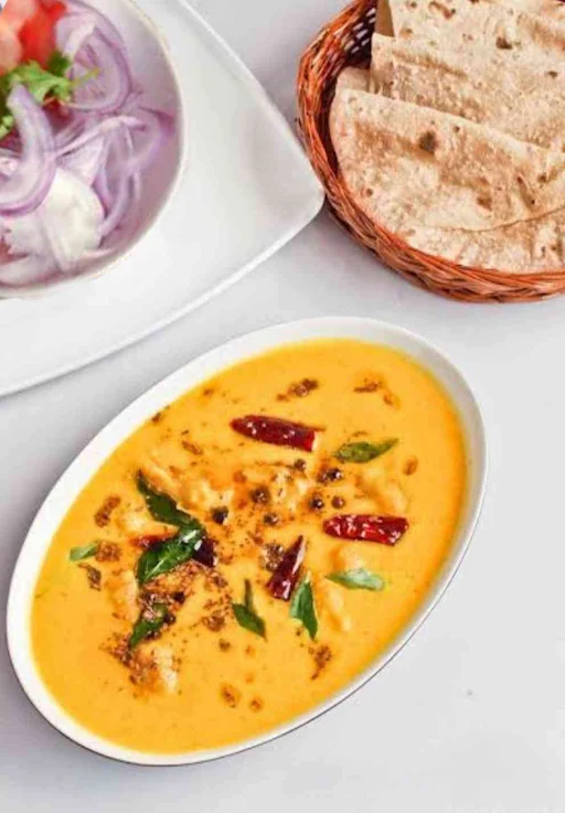 Kadhi Pakoda With 4 Chapati