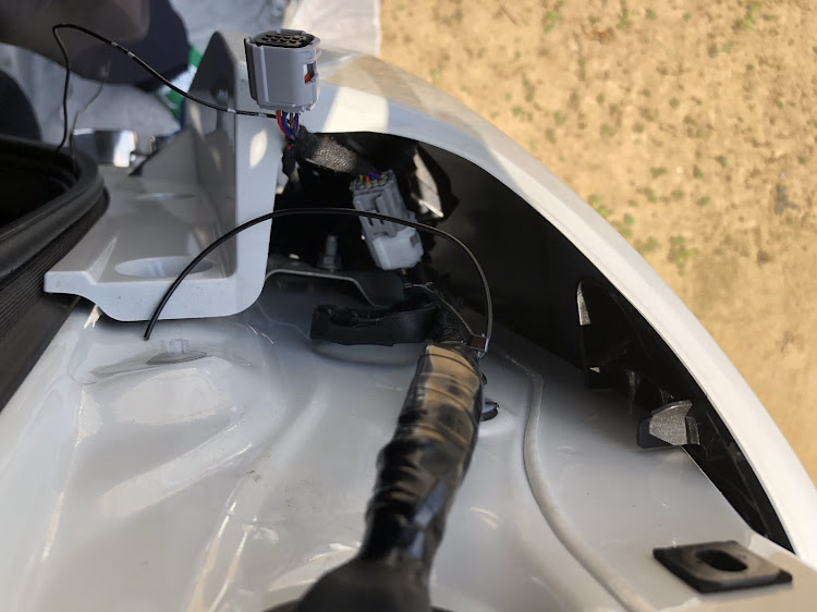 アルファードのLEDリフレクター・切替スイッチ・DIYに関するカスタム事例の投稿画像8枚目