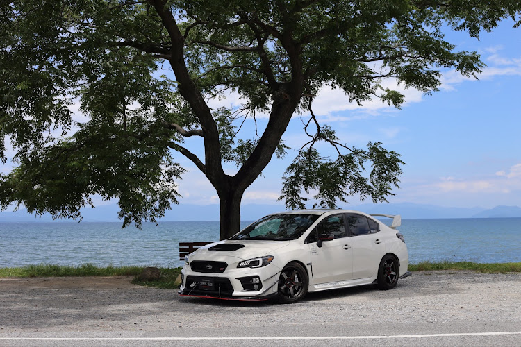 WRX STIの旅に病んで夢は枯れ野を駆け巡る・安土城考古博物館・あのベンチ・オカモトタンメン・幾山河越えさり行かば寂しさの終てなむ国ぞ今日も旅ゆくに関するカスタム事例の投稿画像1枚目