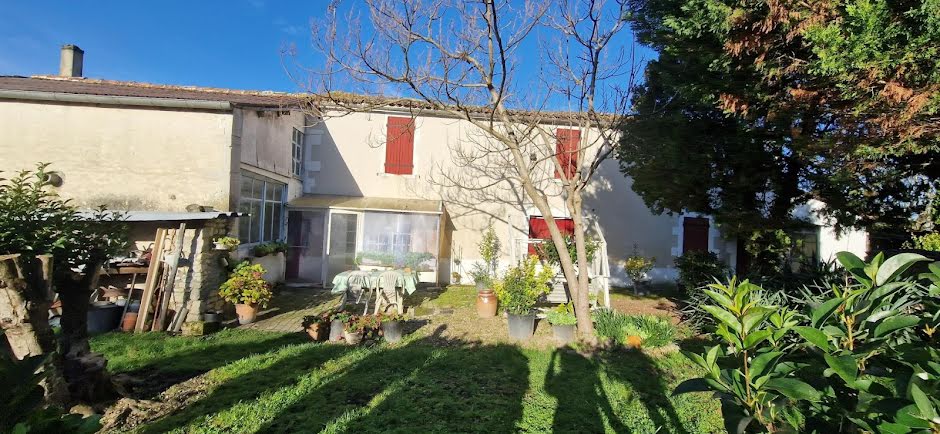 Vente maison 7 pièces 176 m² à Jarnac (16200), 138 125 €