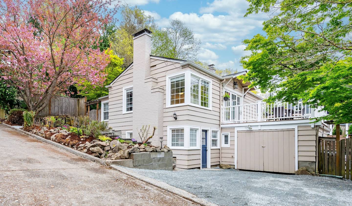 House with garden and terrace Seattle