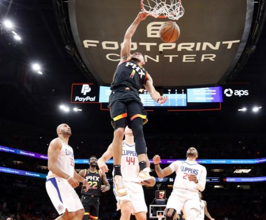 The Phoenix Suns scored 18 unanswered points in the third quarter to take control against the LA Clippers