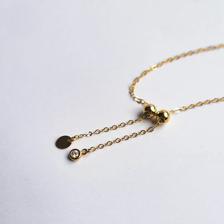 Pulseira Single de cânhamo real com pérola de água do mar e ouro 14K, beleza natural e elegância para o seu pulso.