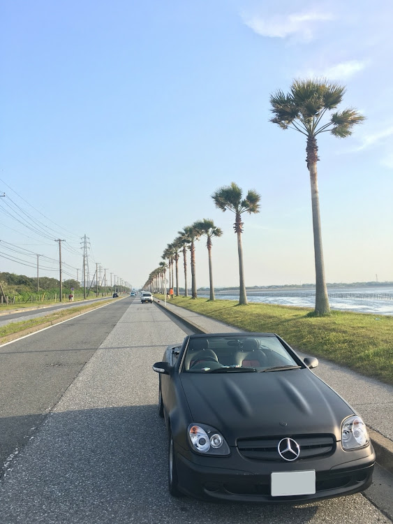 SLKのオープンカー・初投稿・ドライブ・マットブラックに関するカスタム事例の投稿画像1枚目