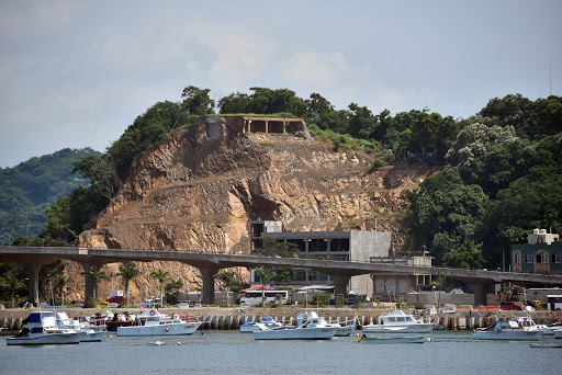 Manzanillo as seen from the cruise terminal.jpg - The building of the new highway and railway in the port of Manzanillo.