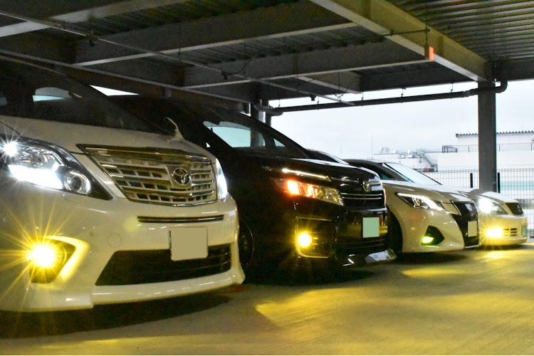 ヴォクシーの18クラウン アスリート・21クラウン　アスリート・20アルファード・カメ活・プチミーティングに関するカスタム事例の投稿画像1枚目