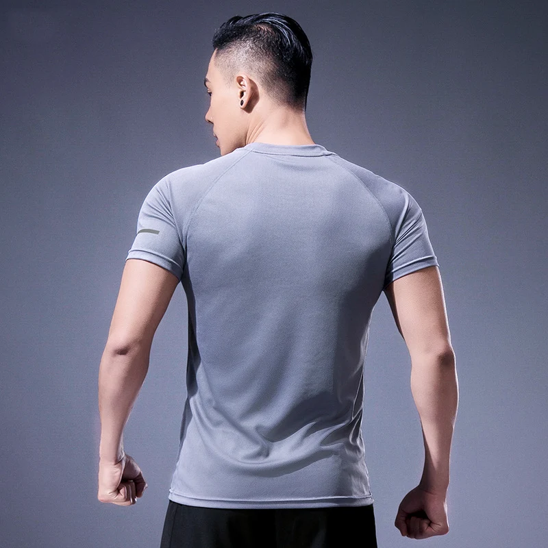 T-shirt Sportivo Uomo Asciugatura Rapida Taglia Larga Traspirante Loose Fitness Ideale per Allenamento e Attività Comodo e Funzionale