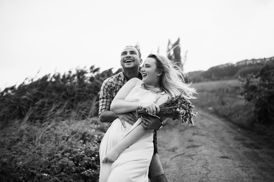 Fotógrafo de casamento Denis Onofriychuk (denisphoto). Foto de 1 de outubro 2017