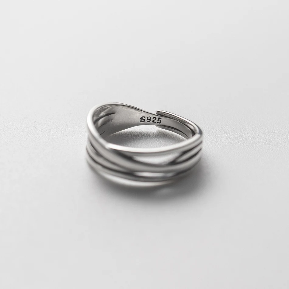 Bague en argent sterling S925 à lignes multicouches irrégulières, bijou de mode pour femmes, design unique et chic.