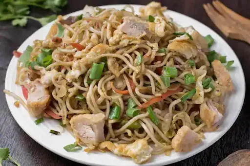 Egg Chicken Hakka Noodles