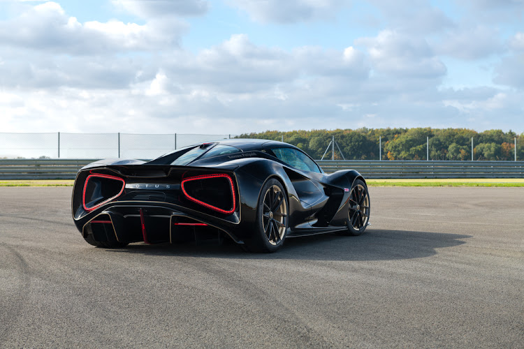 The car wears black and gold “Type 72” wheels with anodised centre-lock surrounds, as well as black and gold brake calipers.