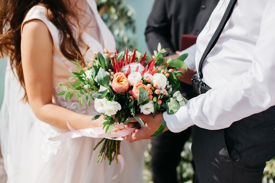 Fotógrafo de casamento Yuliya Platonova (juliaplatonova). Foto de 10 de janeiro 2019