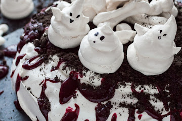 Halloween Haunted Pavlova