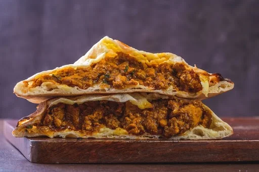 Kadhai Chicken Naan TurnOver (2 Pockets)