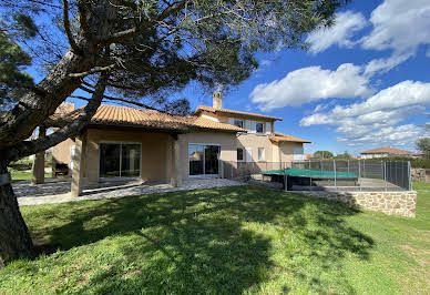 Maison avec piscine et terrasse 11