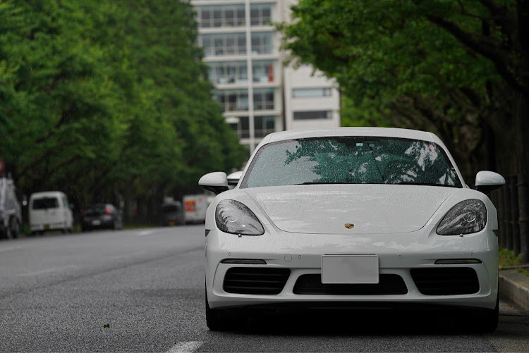 718 ケイマンの青山・外苑いちょう並木・雨の中の撮影・足車撮影・短距離ドライブに関するカスタム事例の投稿画像1枚目