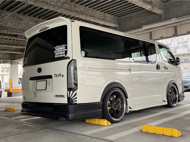 ハイエースバンのDIY・シャコタン風・ハイエースカスタム・梅雨の晴れ間に関するカスタム事例の投稿画像4枚目
