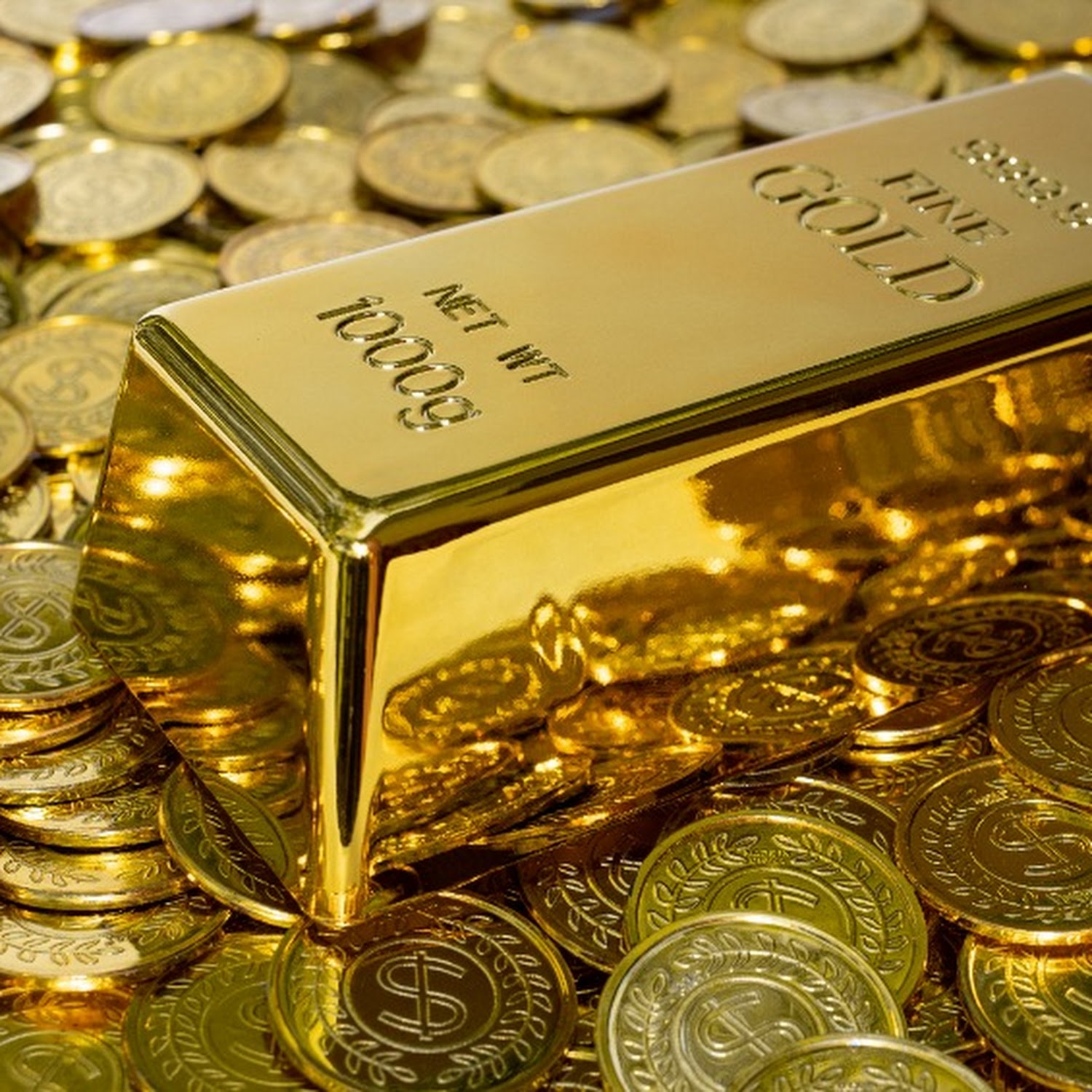 Gold inches up on weaker dollar as investors eye US inflation data