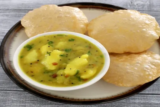 Aloo Sabji With 4 Poori