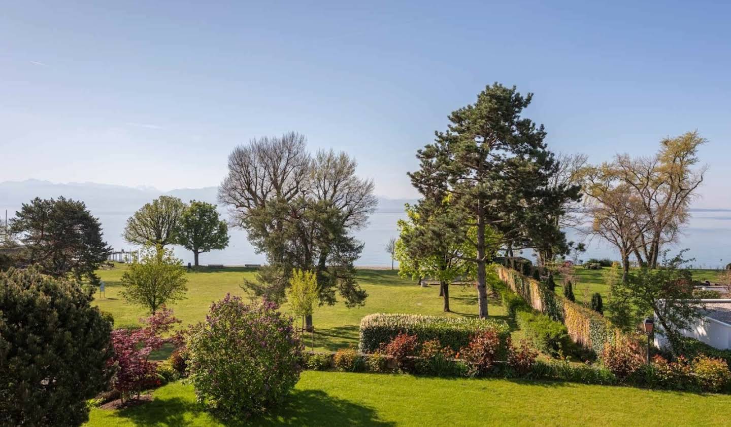 House with garden and terrace Perroy