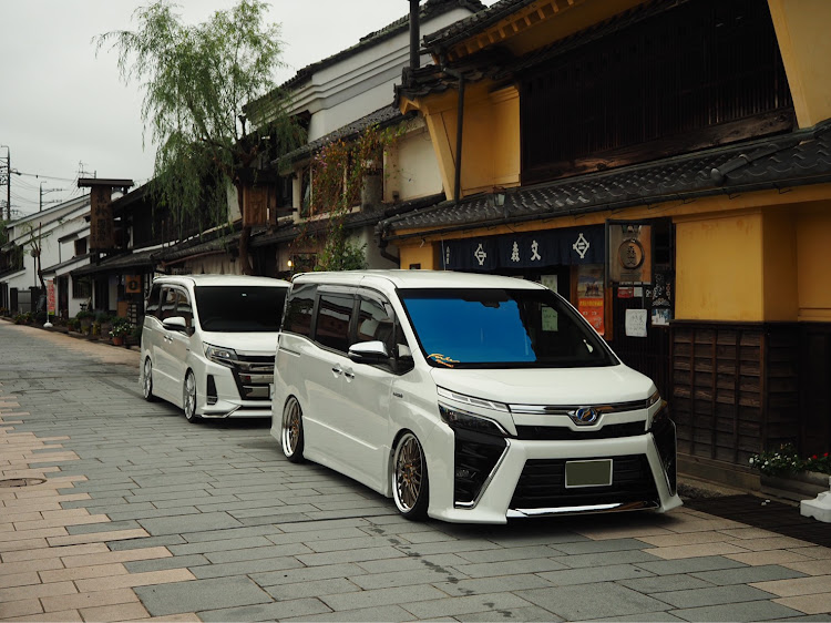 ヴォクシーの安定のコラボ・兄弟車コラボに関するカスタム事例の投稿画像2枚目