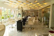 Golden Hive Luxury Unisex Salon photo 2