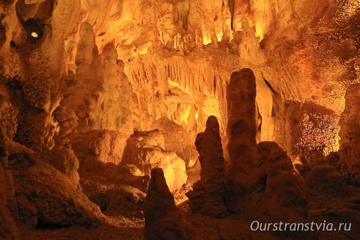 Достопримечательности Португалии - пещера Grutas de Moeda