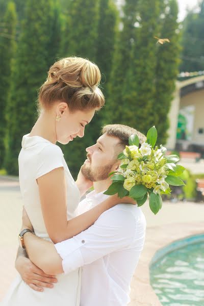 Fotografo di matrimoni Natalya Ostachenova (tashao). Foto del 6 ottobre 2017