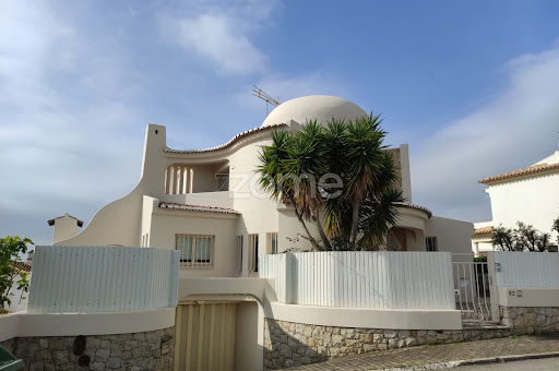 Maison avec piscine et jardin 4