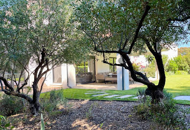 House with pool and terrace 3