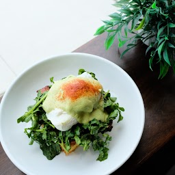 Avodaise Eggs Benedict BLT