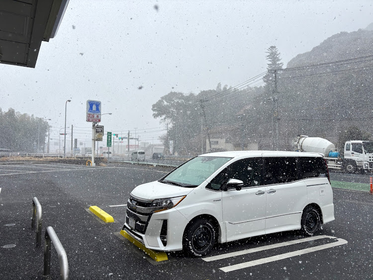 ノアの80ノア ハイブリッド・ノア ヴォクシー エスクァイア・大雪警報発令中・洗車に関するカスタム事例の投稿画像1枚目