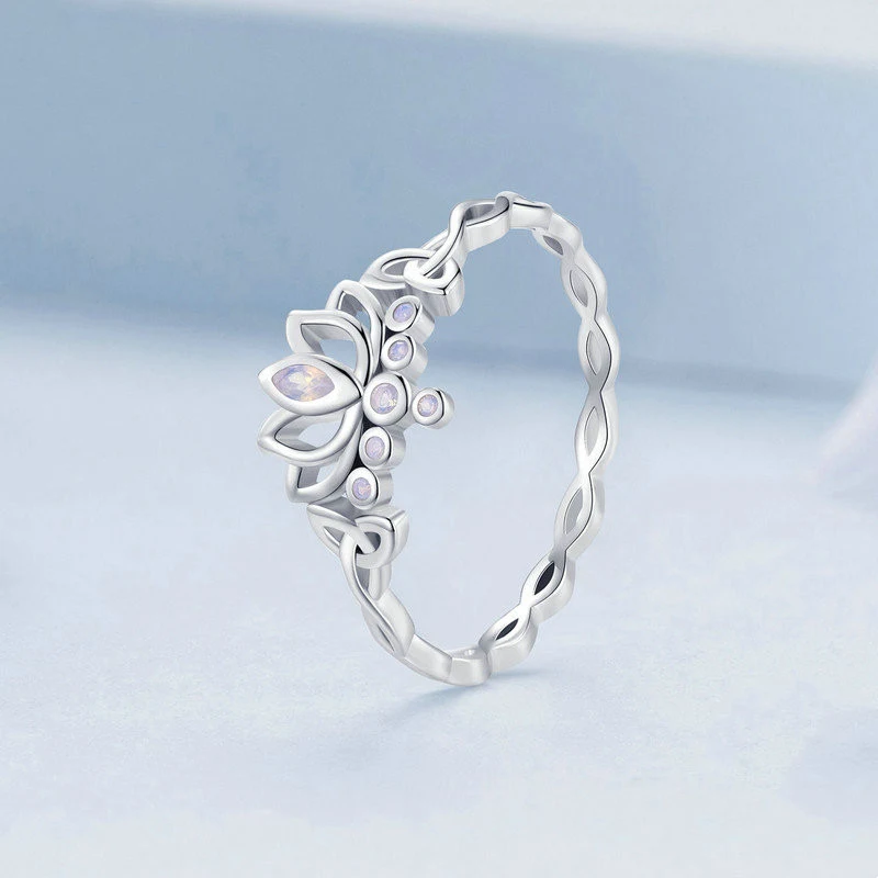 Bague lotus d'été pour femme avec personnalité mode. Un accessoire élégant pour sublimer votre style estival. Design floral délicat et unique.