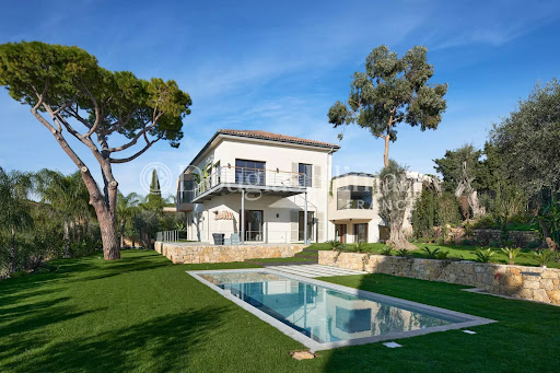 Seaside villa with pool 4