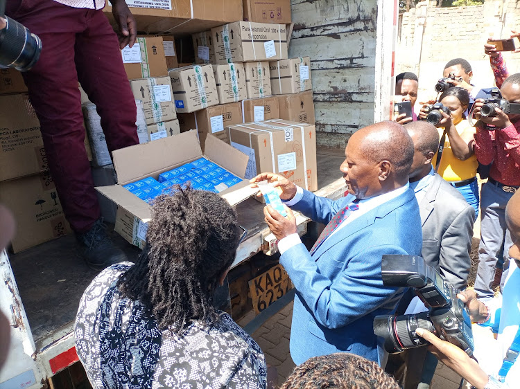 Kitui Governor Julius Malombe inspects some of the drugs supplied to Kitui by Kemsa, before he flagged off the consignment to all health facilities across the county.