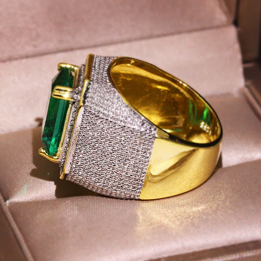 Title 3, Zircon Ring for Men and Women. Stunning, versat...