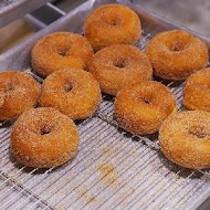 Dough Doughnuts 兜兜圈 二號店