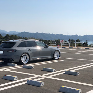 RS4 アバント B9