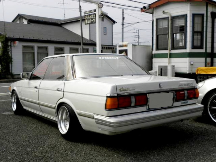 Eクラス セダンのローガン・チームローガン・車歴・真面目にcartune的投稿・期待しない方がいいよぉ！に関するカスタム事例の投稿画像4枚目