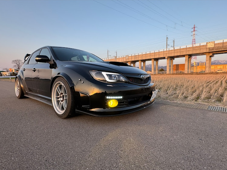 インプレッサ WRX STIのホイール交換・コの字ヘッドライト・インプレッサWRXSTI・光り物にこだわる・RPF1に関するカスタム事例の投稿画像1枚目