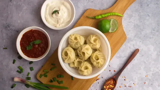 Veg Steamed Momos [6 Pieces]