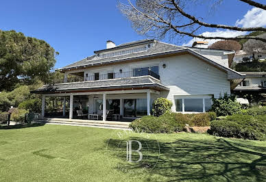 Maison avec piscine et jardin 10